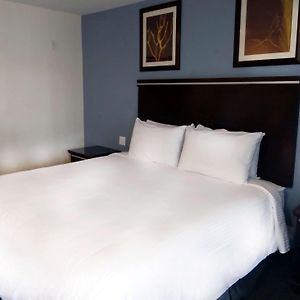 Zimmer mit Zugang für Rollstuhlfahrer mit Queensize-Bett